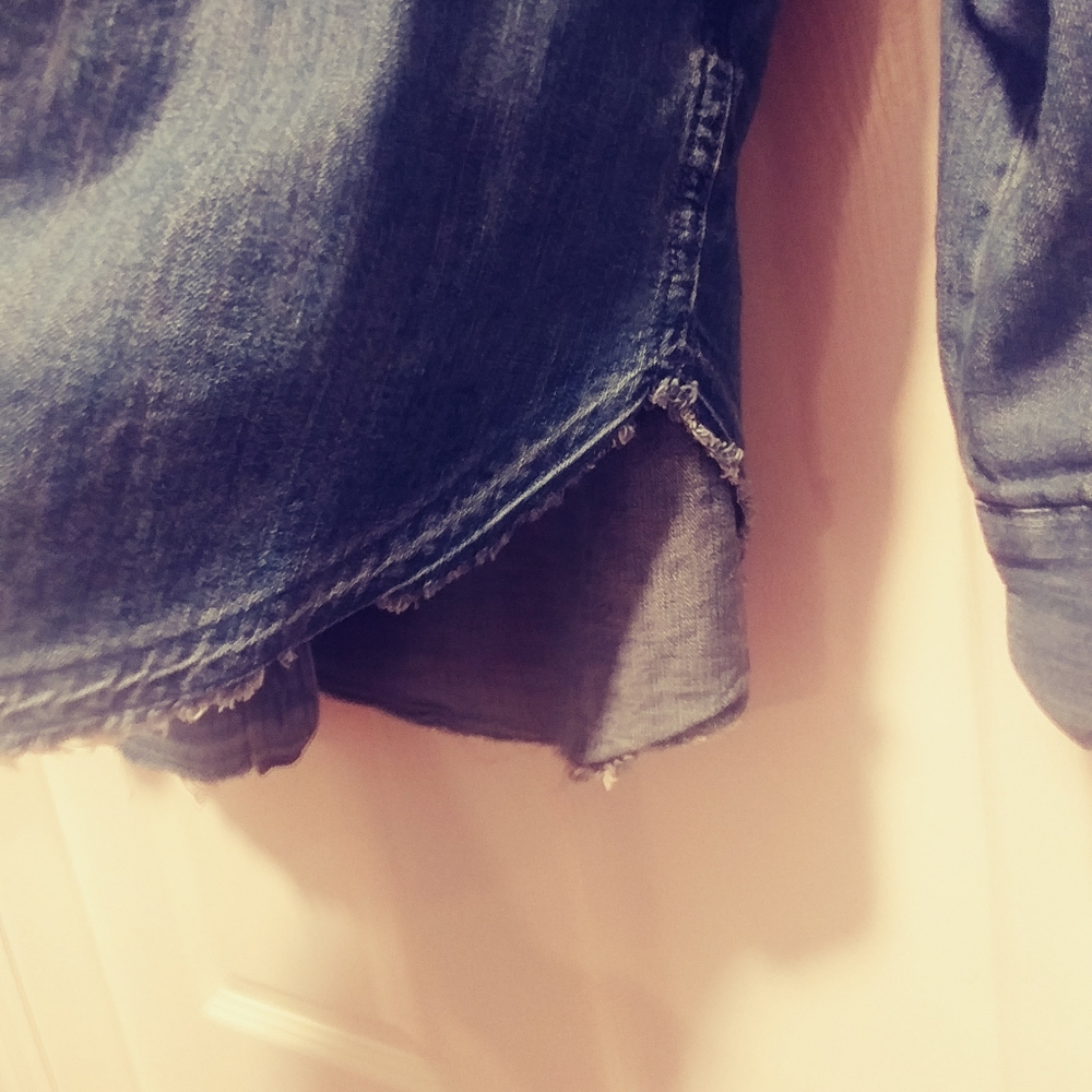 Denim button down long sleeve top. - Picture 5 of 6